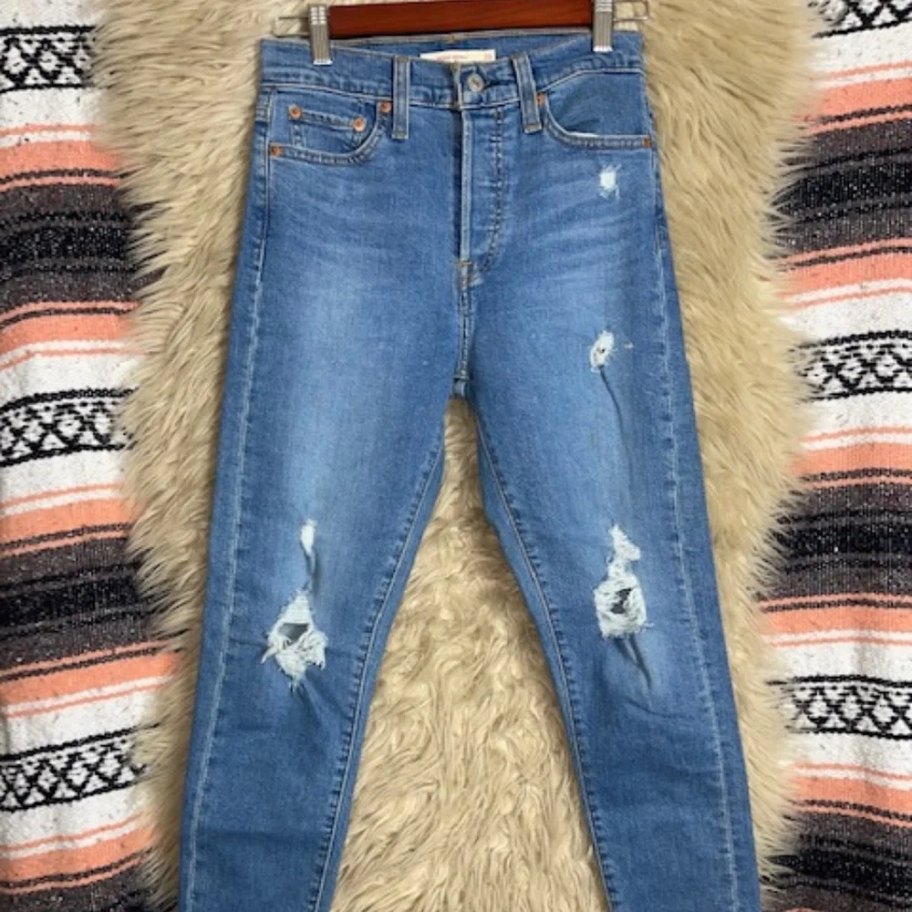 Levi's • 'Wedgie' Skinny Jean • Blue Distressed • 26 - Picture 1 of 13